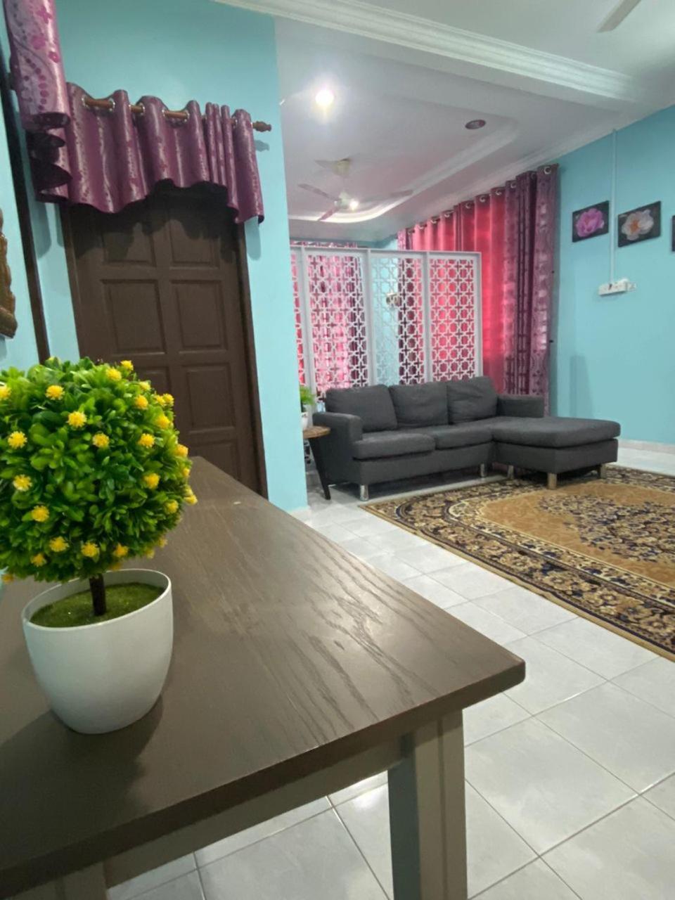 Seri Idaman Guest House Pasir Mas Exterior photo